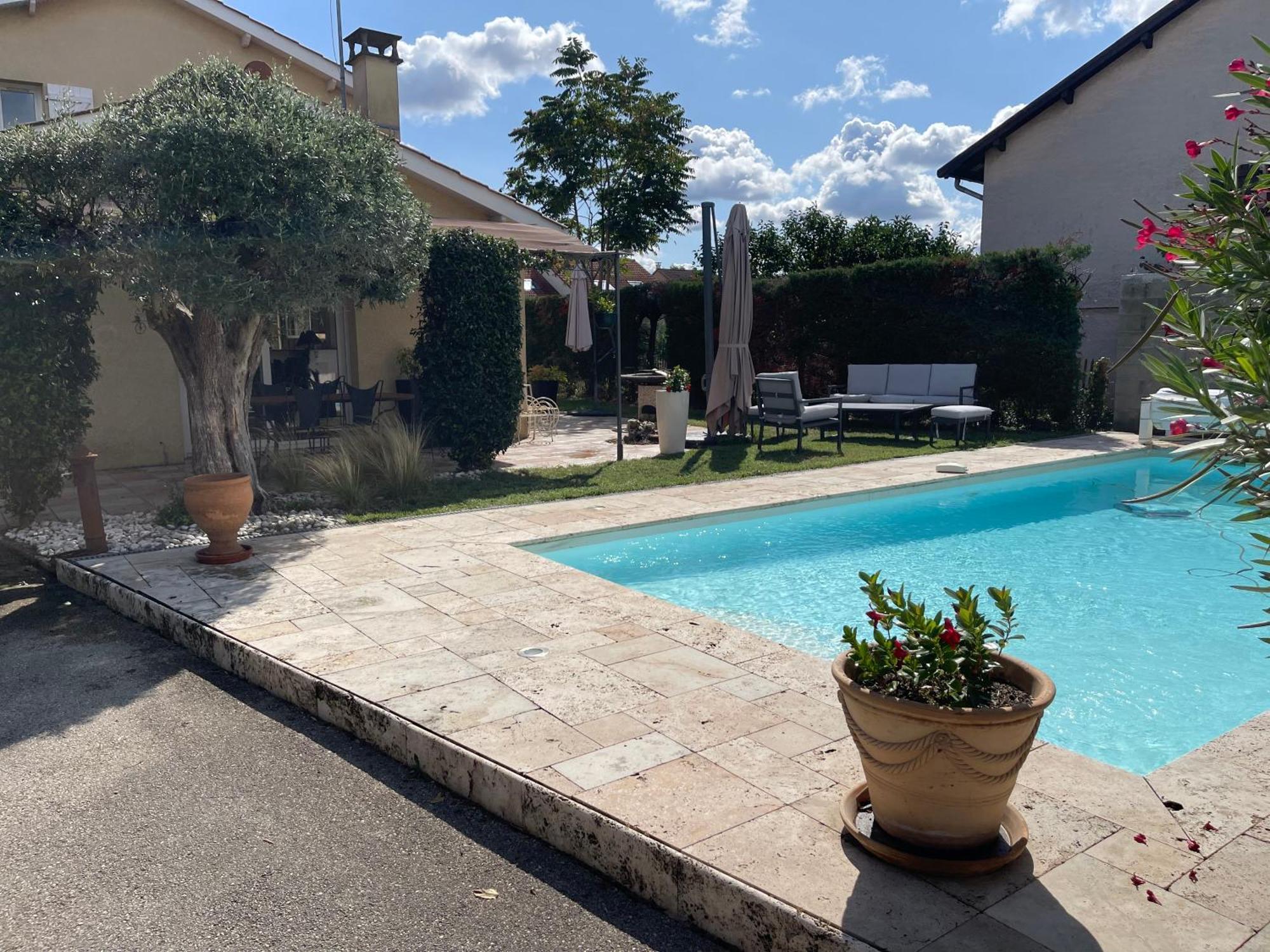 Villa Individuelle - Chassieu Exterior photo